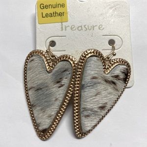 Heart earrings with leather